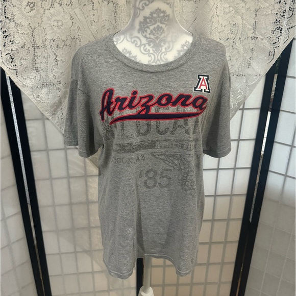 Official University of Arizona Wildcats T-Shirt Women’s Size Medium - Picture 1 of 11